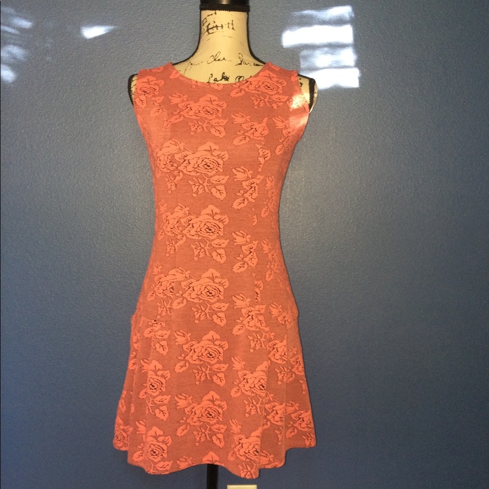 Cute dress!